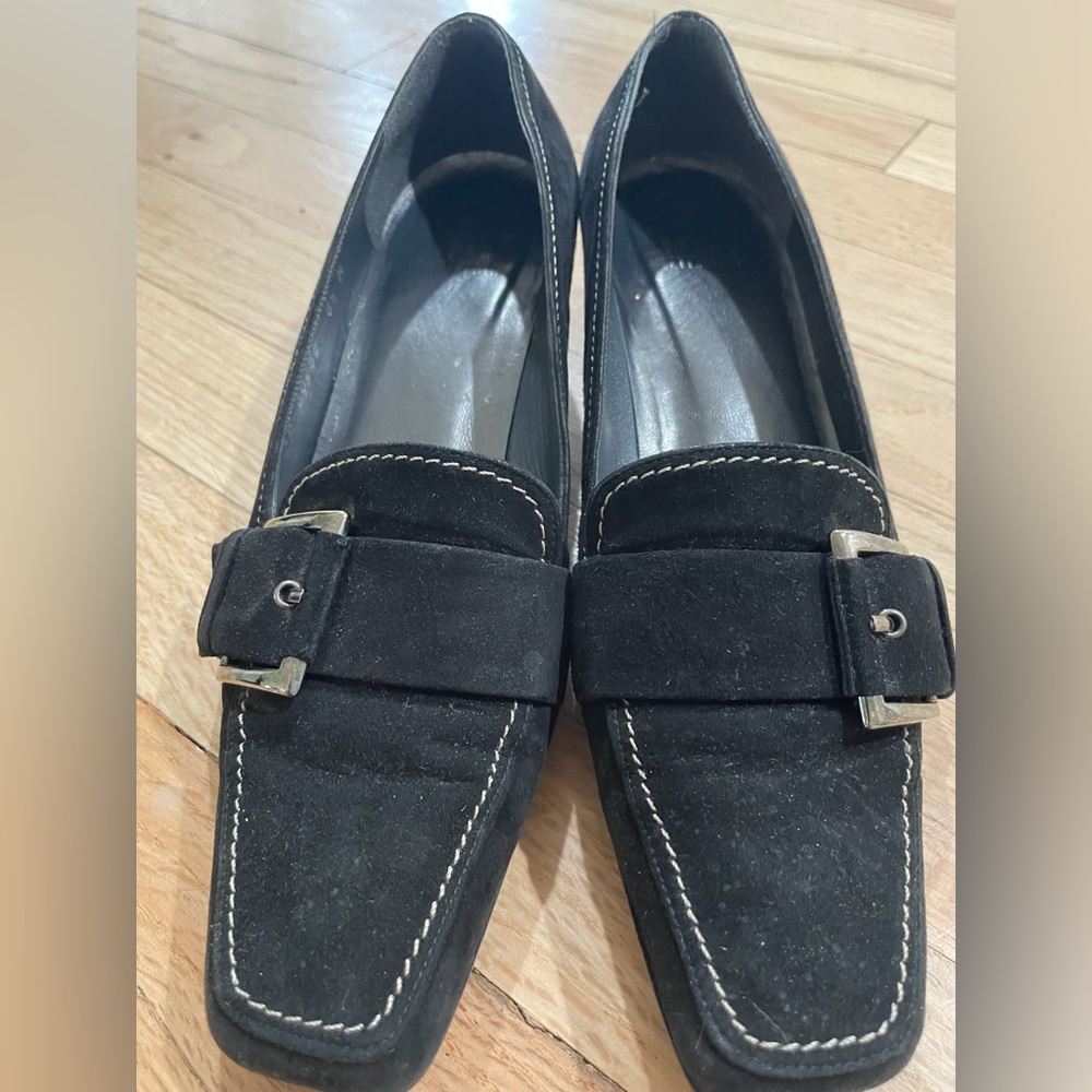 Stuart Weitzman Black Buckle Kitten Heel - Picture 3 of 6